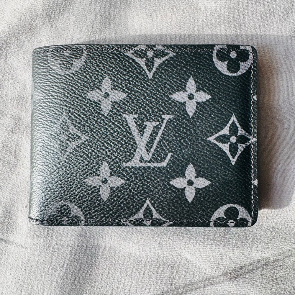 LV men’s wallet